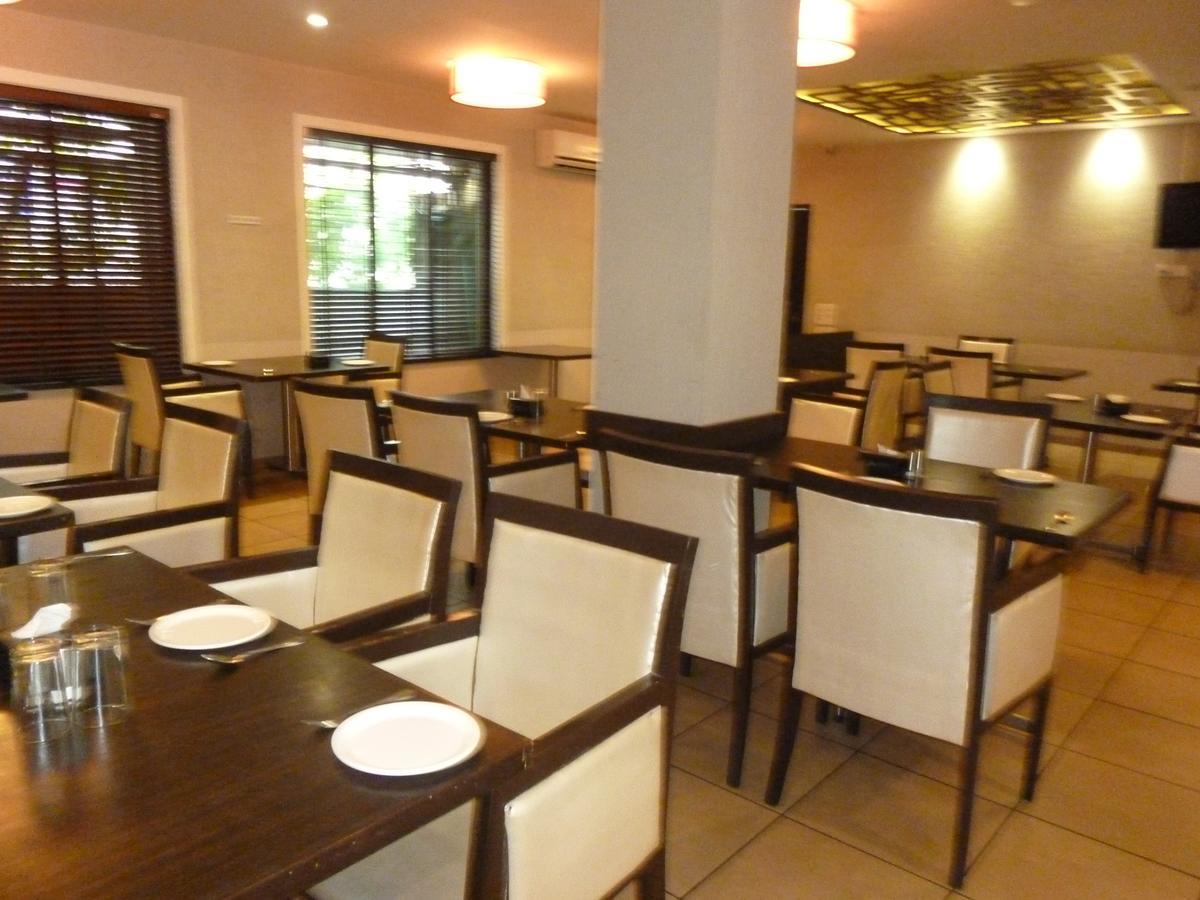 Hotel Tourist, Kolhapur Ngoại thất bức ảnh